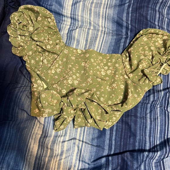 Back tie blouse - Picture 3 of 6